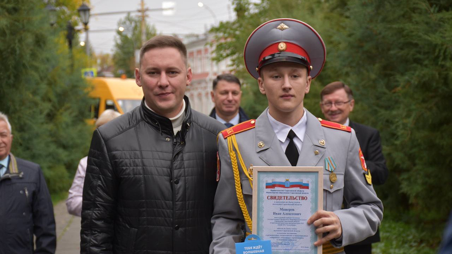 В Саратове обновили Доску почета работников образования и Доску успеха молодежи области
