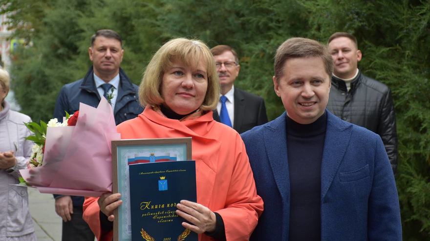 В Саратове обновили Доску почета работников образования и Доску успеха молодежи области