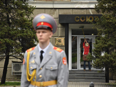 В Саратове обновили Доску почета работников образования и Доску успеха молодежи области