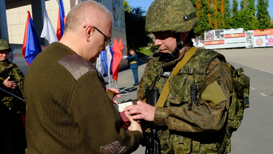 Кировский губернатор Александр Соколов привез в Саратовскую область икону