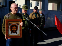 Кировский губернатор Александр Соколов привез в Саратовскую область икону