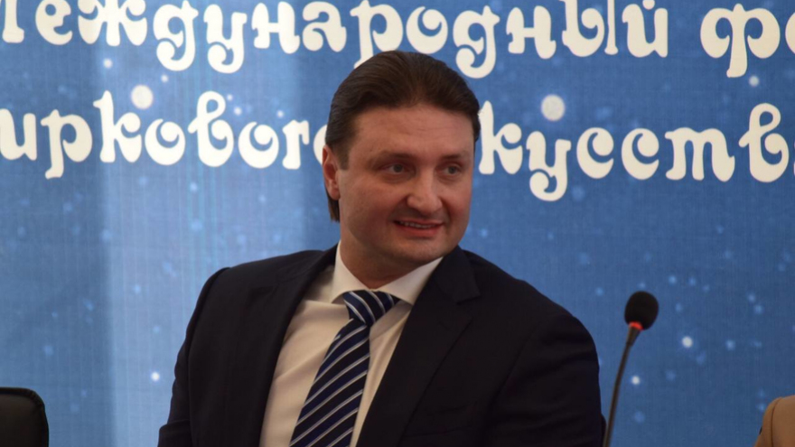 Принцесса цирка: Эдгард Запашный рад одиночеству среди прекрасных женщин в Саратове