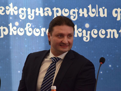 Принцесса цирка: Эдгард Запашный рад одиночеству среди прекрасных женщин в Саратове