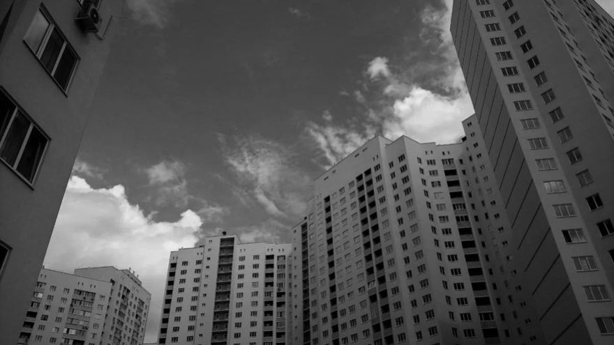 Корысть застройщиков или халатность чиновников: как в Саратове и Энгельсе появились человейники без школ и детсадов