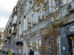 Очевидец: в центре Саратова разрушается дом-памятник, кирпичи падают на тротуар