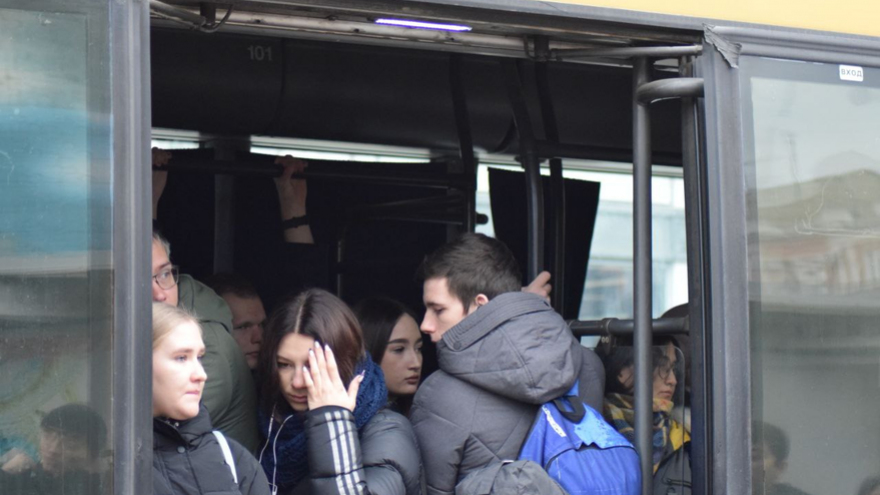 Два министра провели рейд на троллейбусе и решили, что в Саратове нет проблем с транспортными картами