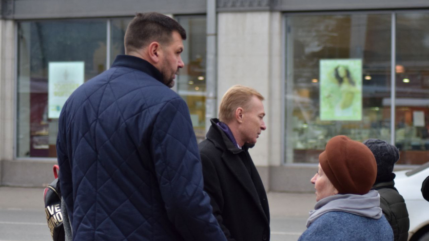 Два министра провели рейд на троллейбусе и решили, что в Саратове нет проблем с транспортными картами