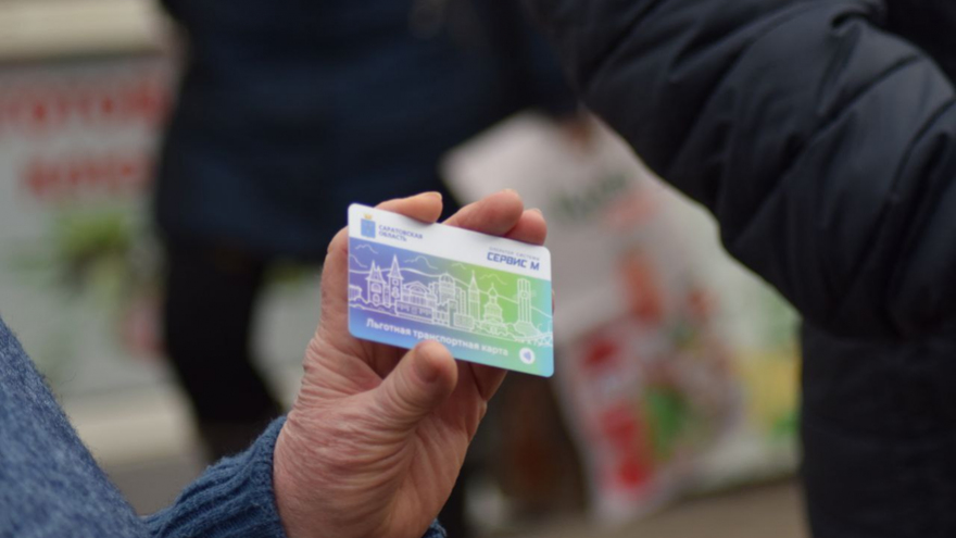 Два министра провели рейд на троллейбусе и решили, что в Саратове нет проблем с транспортными картами