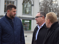 Два министра провели рейд на троллейбусе и решили, что в Саратове нет проблем с транспортными картами