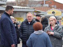 Два министра провели рейд на троллейбусе и решили, что в Саратове нет проблем с транспортными картами