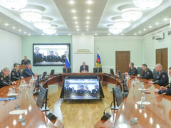 Глава МВД Владимир Колокольцев наградил руководителя саратовского главка