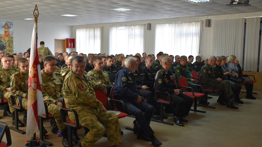 Еще вчера занимались спортом, отдыхали: саратовских призывников окропили святой водой и отправили служить
