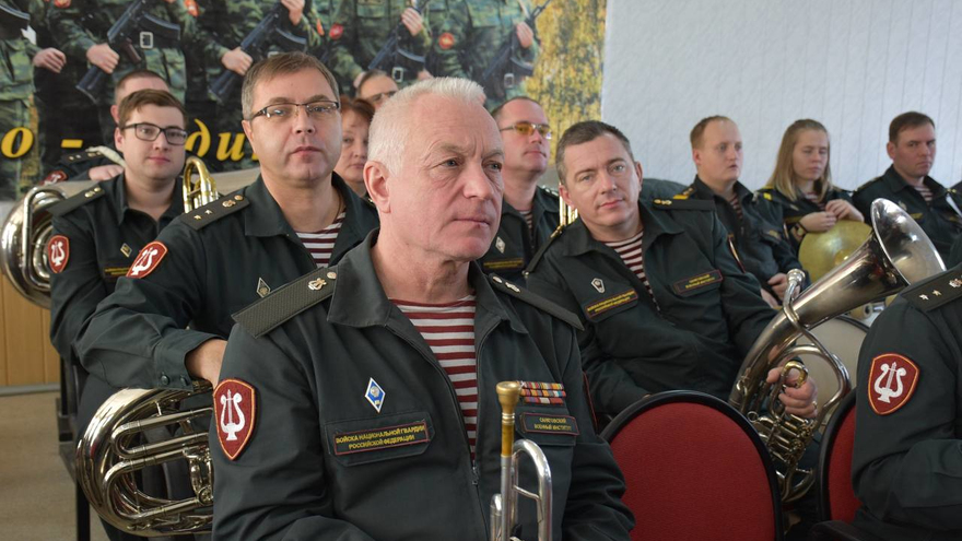 Еще вчера занимались спортом, отдыхали: саратовских призывников окропили святой водой и отправили служить