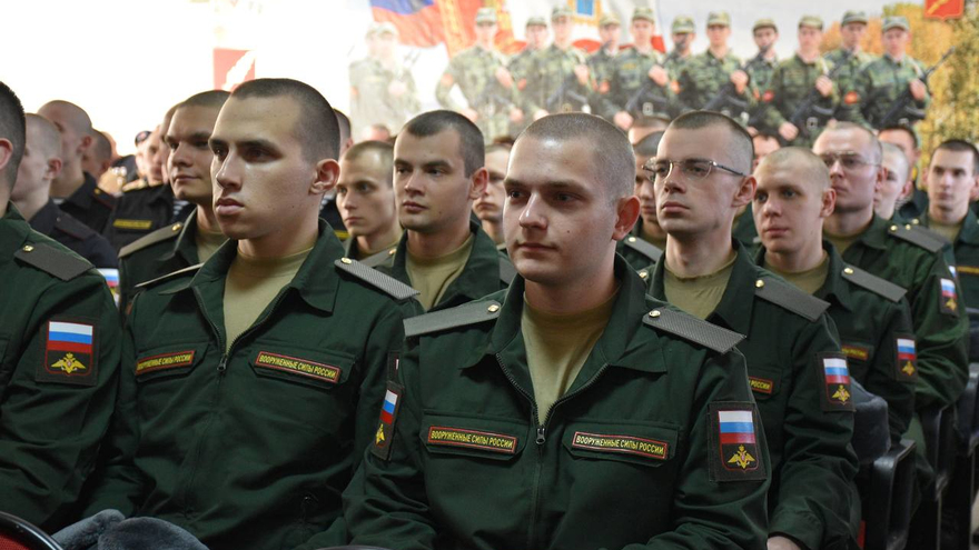 Еще вчера занимались спортом, отдыхали: саратовских призывников окропили святой водой и отправили служить