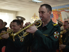 Еще вчера занимались спортом, отдыхали: саратовских призывников окропили святой водой и отправили служить
