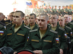 Еще вчера занимались спортом, отдыхали: саратовских призывников окропили святой водой и отправили служить
