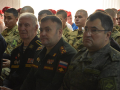 Еще вчера занимались спортом, отдыхали: саратовских призывников окропили святой водой и отправили служить
