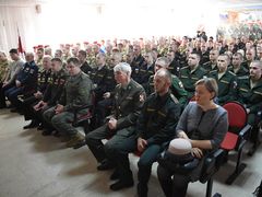 Еще вчера занимались спортом, отдыхали: саратовских призывников окропили святой водой и отправили служить