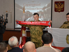 Еще вчера занимались спортом, отдыхали: саратовских призывников окропили святой водой и отправили служить