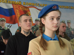 Еще вчера занимались спортом, отдыхали: саратовских призывников окропили святой водой и отправили служить