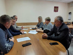 Власти выберут замену заподозренному в коррупции главе Федоровского района