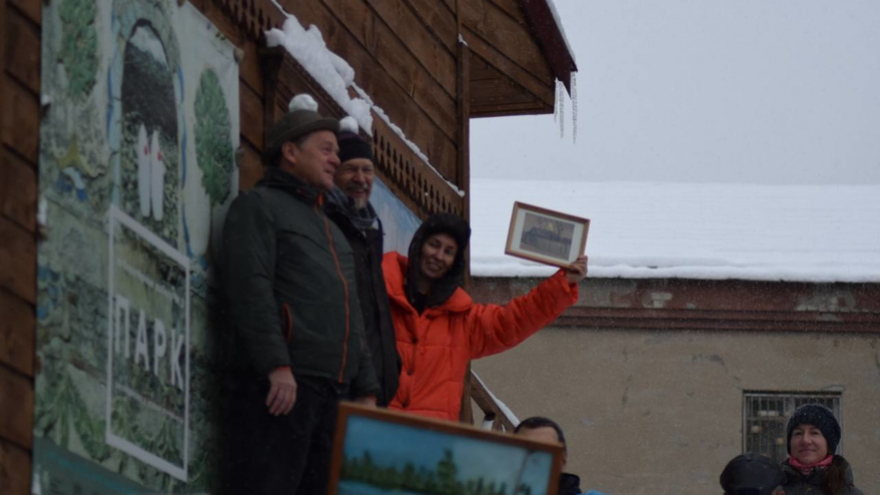 В Саратове художники устроили “самую короткую выставку в мире”: она длилась несколько секунд