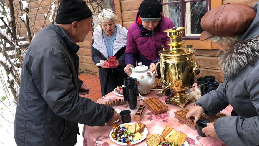 В Саратове художники устроили “самую короткую выставку в мире”: она длилась несколько секунд