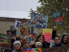 В Саратове художники устроили “самую короткую выставку в мире”: она длилась несколько секунд