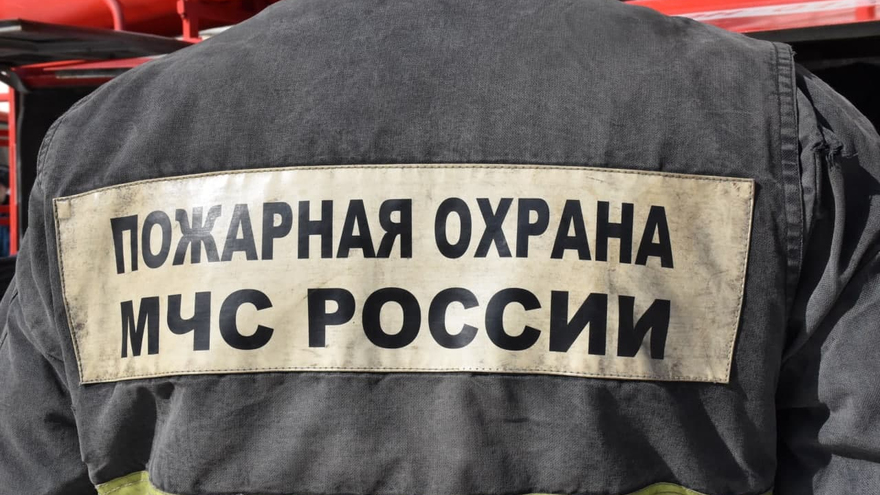 На окраине Саратове сгорели одноэтажка, баня и стройматериалы