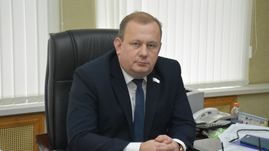 Политик вне политики. Министр промышленности и энергетики Михаил Торгашин: учится в магистратуре, никогда не зарабатывал много, любит Би-2