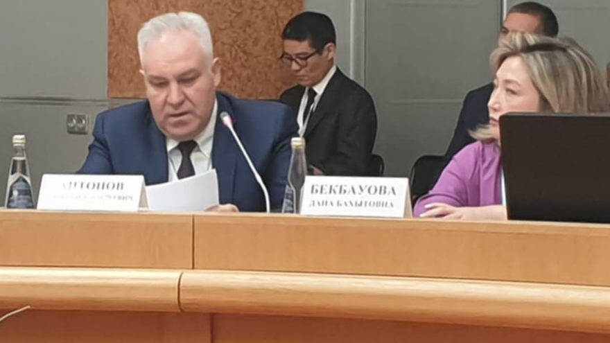Антонов рассказал о перспективах создания качественно новых производственно-логистических цепочек между Россией и Казахстаном