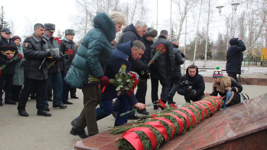 170 имен. Данные погибших в СВО саратовцев занесли на памятную стену в Саратове