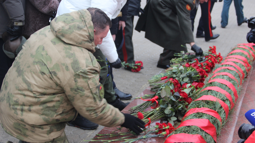 170 имен. Данные погибших в СВО саратовцев занесли на памятную стену в Саратове