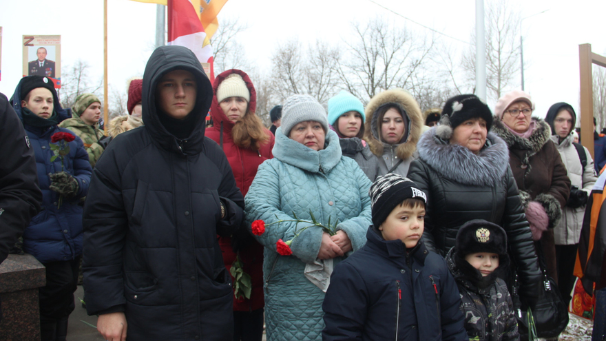 170 имен. Данные погибших в СВО саратовцев занесли на памятную стену в Саратове