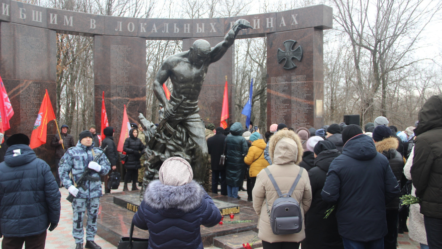 170 имен. Данные погибших в СВО саратовцев занесли на памятную стену в Саратове