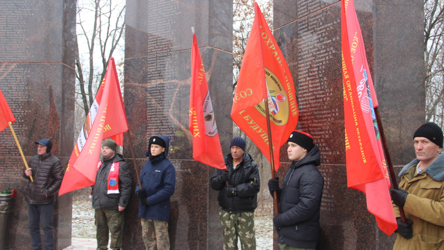 170 имен. Данные погибших в СВО саратовцев занесли на памятную стену в Саратове
