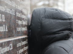 170 имен. Данные погибших в СВО саратовцев занесли на памятную стену в Саратове