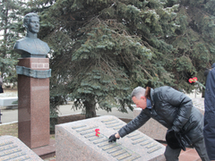 170 имен. Данные погибших в СВО саратовцев занесли на памятную стену в Саратове