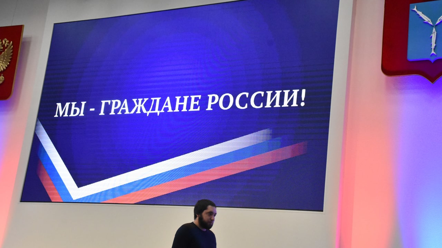 В саратовском правительстве отметили День Конституции (фоторепортаж)