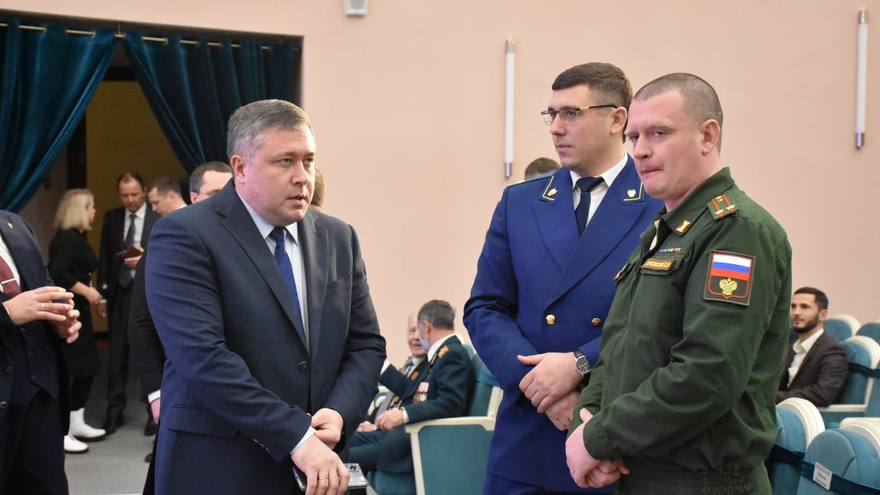 В саратовском правительстве отметили День Конституции (фоторепортаж)