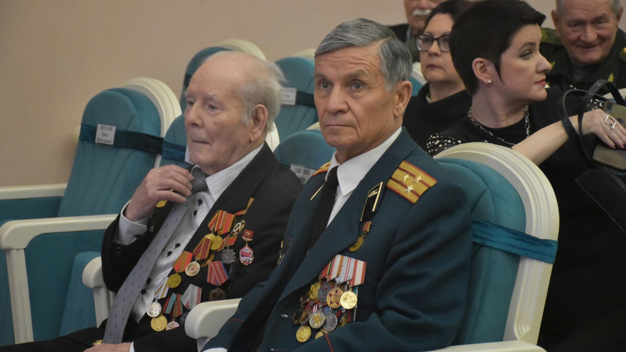 В саратовском правительстве отметили День Конституции (фоторепортаж)