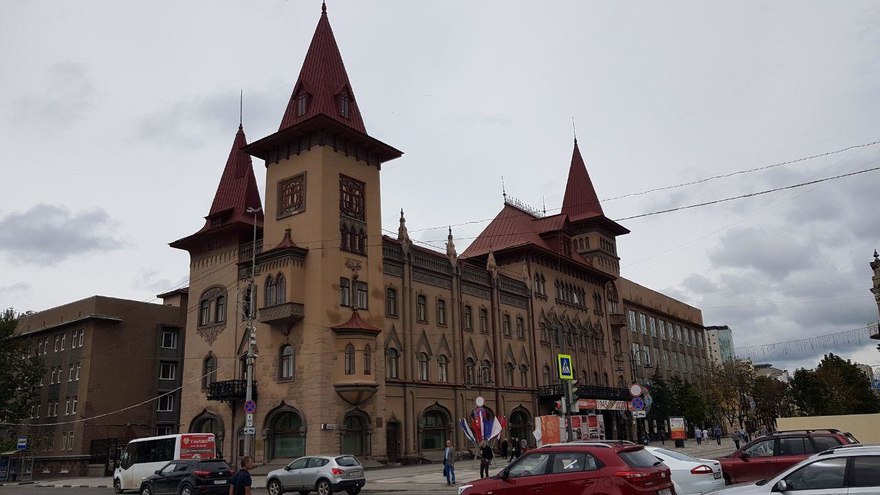 В саратовской консерватории девушка упала в оркестровую яму