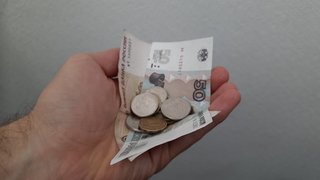Средняя зарплата в Саратовской области за два месяца выросла на 100 рублей