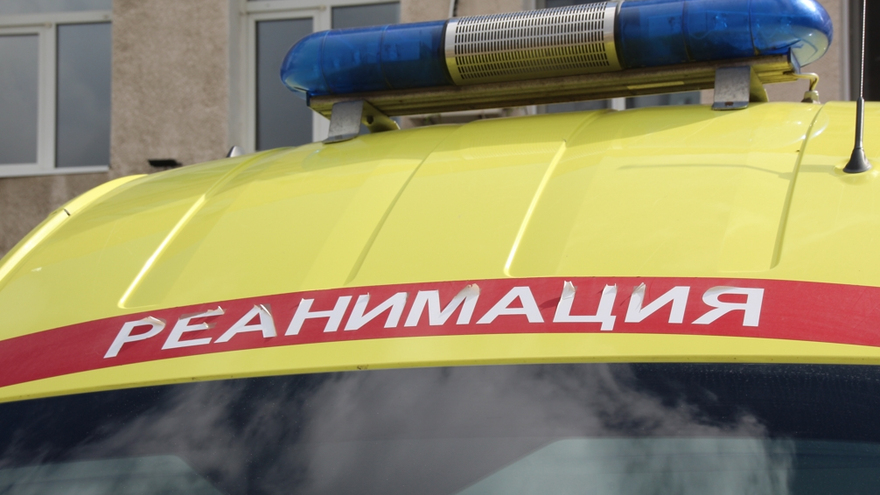 Медбрат порезался, пытаясь отобрать нож у пенсионера