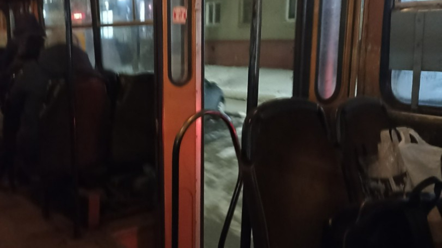 Аномальные морозы. Горожанка рассказала о поездках на саратовском автобусе с открытой дверью