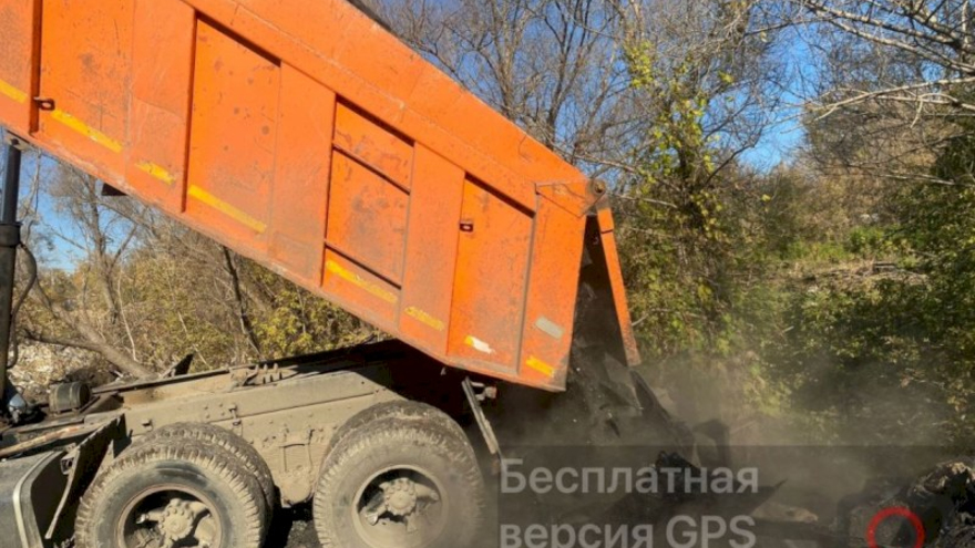 Водителя КамАЗа оштрафовали за незаконную свалку на окраине Саратова