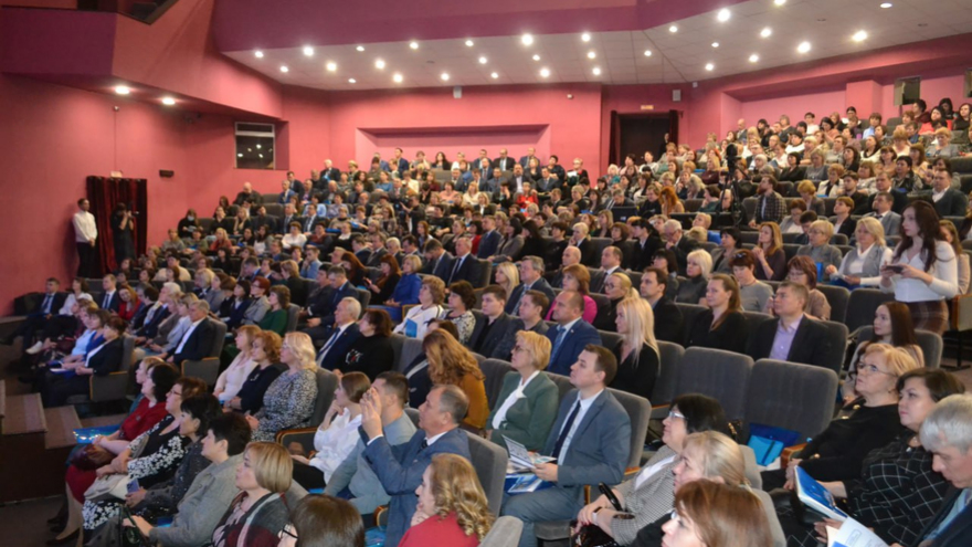 Министр пообещал закончить строительство и ремонт школ к 15 августа