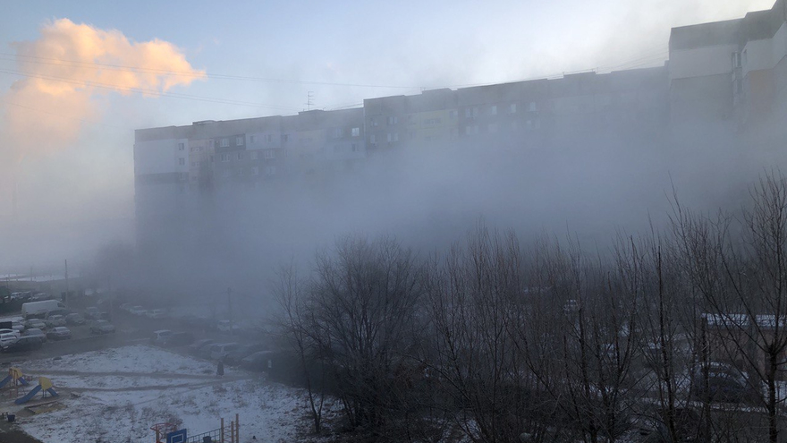 Пешеходов и водителей предупредили об опасности в тумане