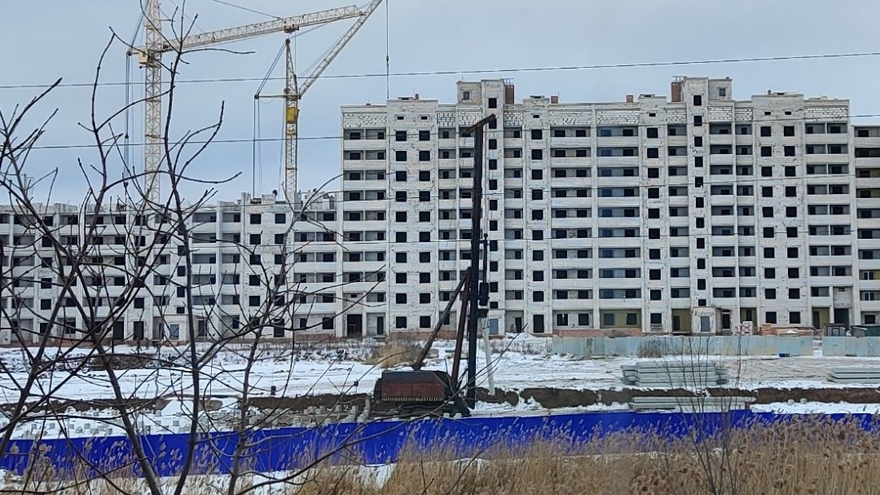 Компанию Новый век обвинили в незаконном строительстве дома в Энгельсе
