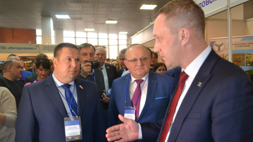 Саратовский губернатор посоветовал министру сельского хозяйства стыдиться результатов работы
